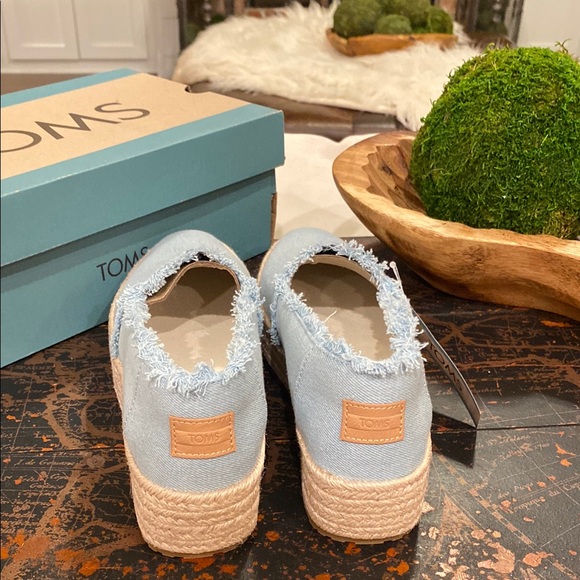 TOMS Women's Light Blue Espadrille Shoes - Picture 7 of 7